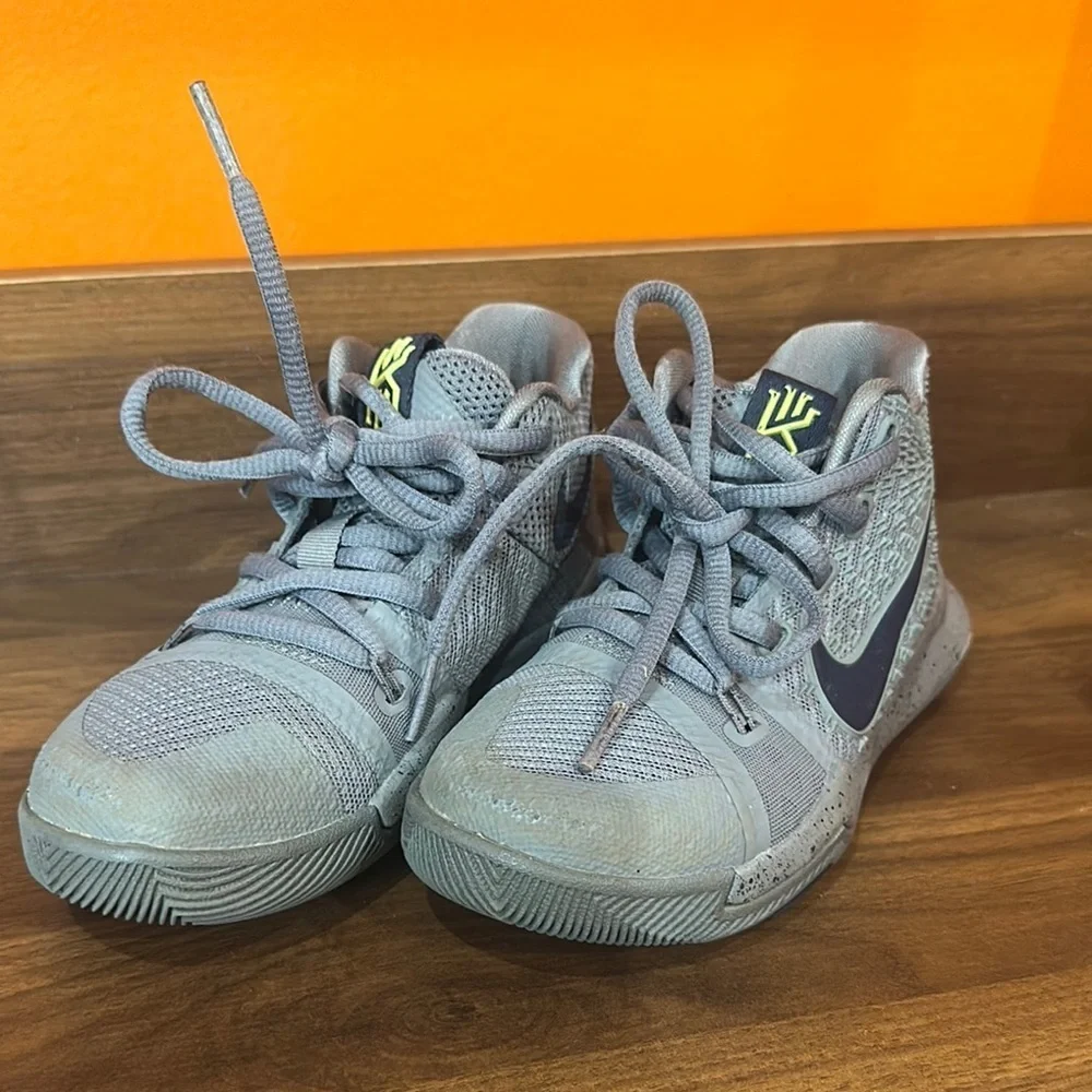 Nike Kids Gray High-Top Sneakers size 11